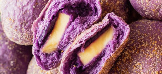 Pão roxo recheado, desenvolvido com aroma salgado